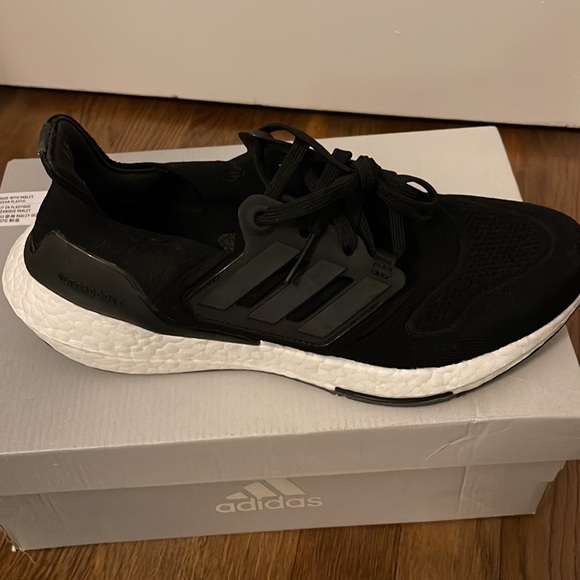 Women’s Adidas Ultraboost - Picture 2 of 3